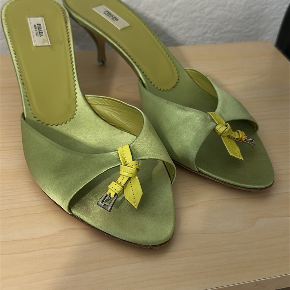 Prada green silk buckle kitten heels whimsical fairy core size 8 pointy toe - Picture 2 of 6